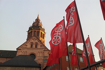 Mainzer Dom und Mainzer Fahne